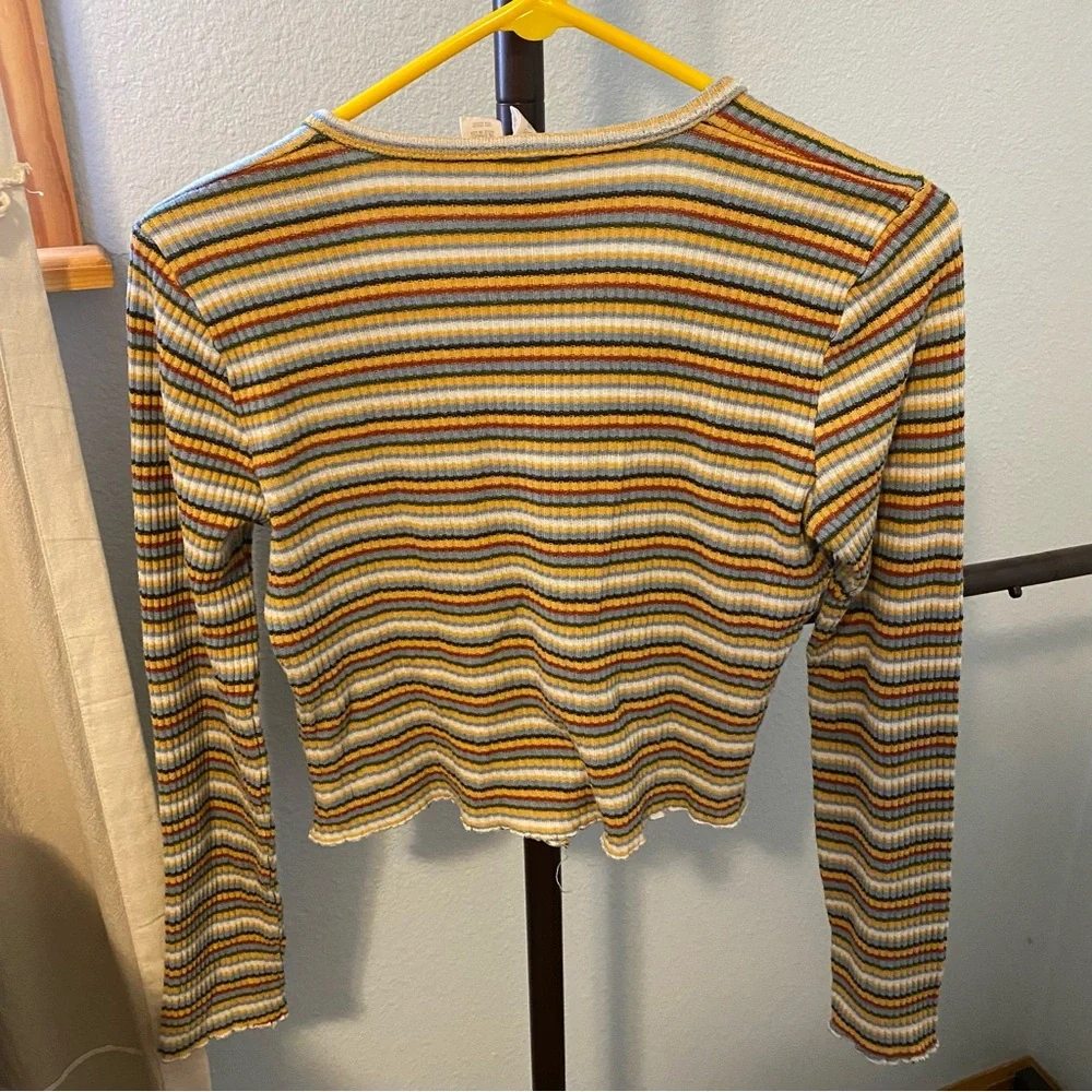 Sky & Sparrow || V Neck Cropped Ribbed Knit Striped Cardigan Top - Picture 9 of 10